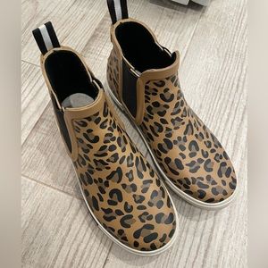 JOULES Rainfall Waterproof Chelsea Rain Boot
 Leopard print